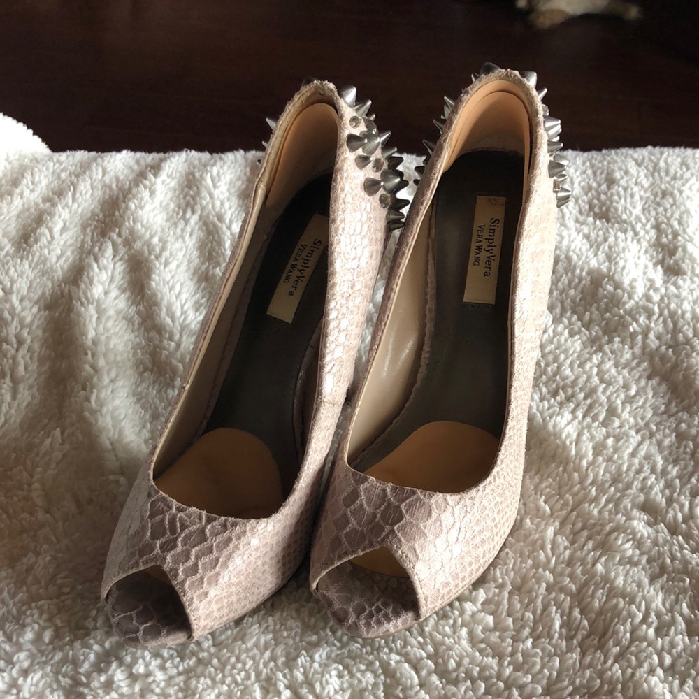 Vera Wang Simply Vera Heels - 6M - $11